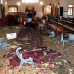 Der zerstörte Innenraum der Kirche in Quetta, nachdem ein Moslem sich in die Luft sprengte.