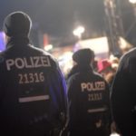 Polizei zu Silvester auf der Partymeile am Brandenburger Tor.