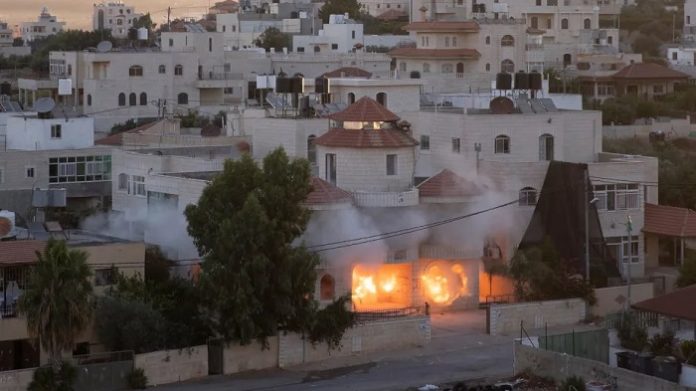 Israel hat das Haus eines mutmaßlichen palästinensischen Attentäters im besetzten Westjordanland zerstört. Der Palästinenser sei verantwortlich für einen tödlichen Anschlag Anfang Mai, teilte die Armee mit.