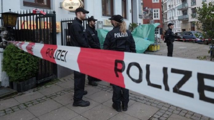 Einen Tag vor Heiligabend hat es in Hamburg-St. Georg eine lebensgefährliche Auseinandersetzung zwischen „drei Männern“ gegeben (Symbolbild).