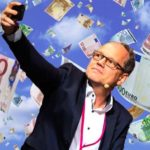 Geldregen fürs Staatsfernsehen: Heimlich planen die ARD-Bosse um Intendant Kai Gniffke (Jahresverdienst 360.000 Euro), den Rundfunkbeitag auf bis zu 25,19 Euro monatlich zu erhöhen.