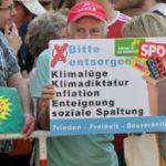 64 Prozent der Bundesbürger wünschen sich laut einer aktuellen Umfrage eine neue Regierung. Vor allem die Zufriedenheit mit SPD-Bundeskanzler Olaf Scholz und seiner Partei nimmt weiter ab.