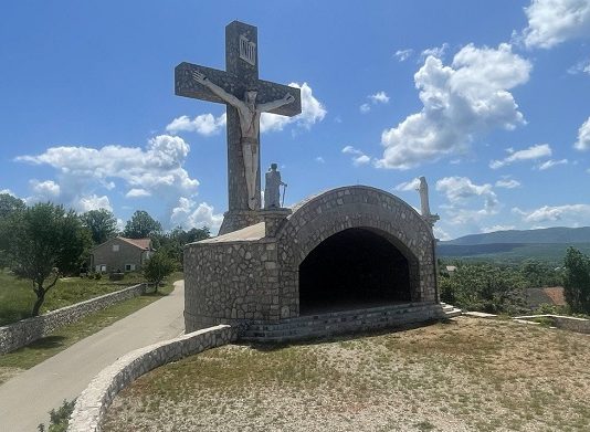 Foto: Jesusstatue in Tomislavgrad (Bosnien).