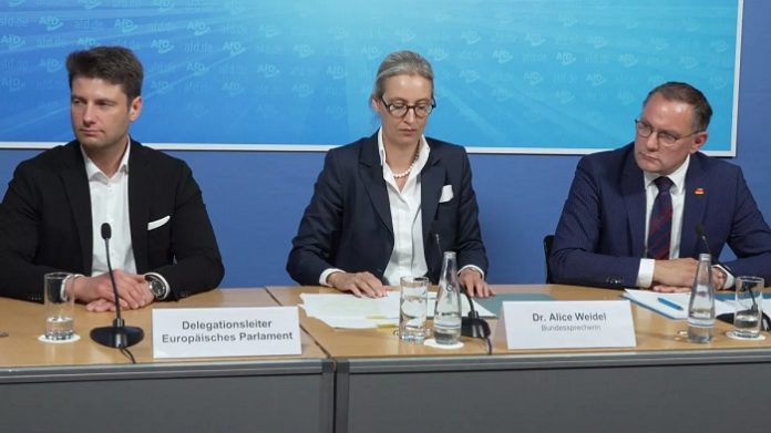 Verzockt: Aust, Weidel und Chrupalla in der Pressekonferenz einen Tag nach der EU-Parlamentswahl.