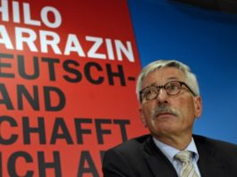2015 veröffentlichte Thilo Sarrazin sein Buch "Deutschland schafft sich ab", in dem er auf der Grundlage schon lange vor 2010 begonnener Entwicklungen eine katastrophale migrationspolitische Diagnose für Deutschland ausstellte.