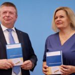 Nancy Faeser (SPD) hat am Dienstag gemeinsam mit Thomas Haldenwang (CDU) den Verfassungsschutzbericht für das Jahr 2023 vorgestellt.