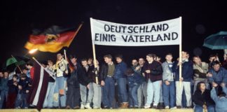 34 Jahre nach der Wiedervereinigung steht die Stimmungslage offenbar auf Rosenkrieg im buntesdeutschen Haus.