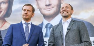 Auslöschungsphantasien: Sachsens Ministerpräsident Michael Kretschmer (l.) mit seinem CDU-Parteifreund Marco Wanderwitz bei einem Wahlkampfauftritt. 