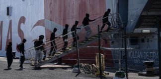 Auf dem Weg ins gesegnete Land: Afrikaner auf Zwischenstation in El Hierro (Kanarische Insel).