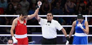 Der algerische Boxer Imane Khelif (l.) nach seinem Schnellsieg gegen Angela Carini