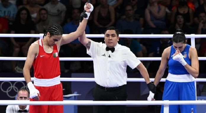 Der algerische Boxer Imane Khelif (l.) nach seinem Schnellsieg gegen Angela Carini
