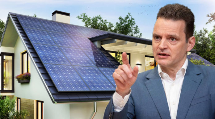 „Der Geringverdiener in der Mietwohnung zahlt für die Solaranlage auf dem Einfamilienhaus des Besserverdieners“, sagt Eon-Chef Leonhard Birnbaum.