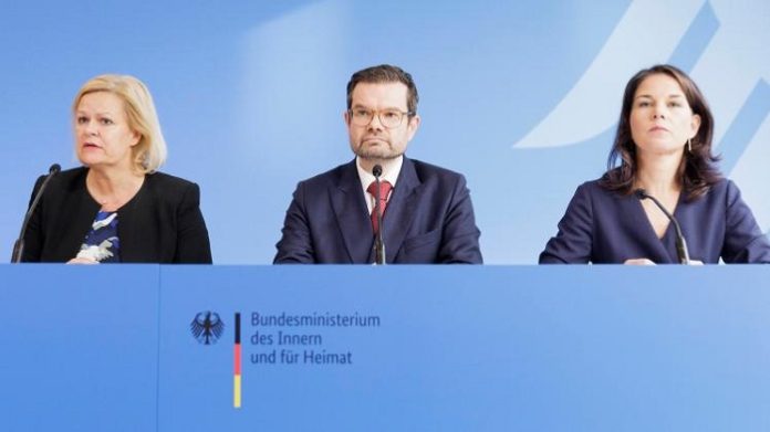 Wahlbetrug misslungen: Bundesinnministerin Nancy Faeser, Justizminister Marco Buschmann und Außenministerin Annalena Baerbock nach dem gescheiterten Migrationsgipfel.