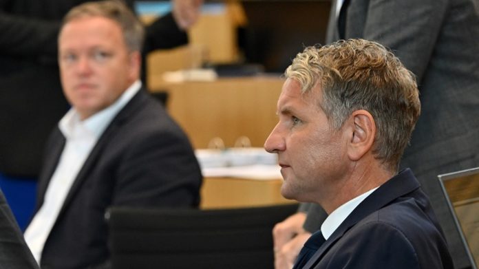 Kommt es morgen im Thüringer Landtag zu einem Verfassungsbruch von CDU-Verlierer Mario Voigt (l.) gegenüber dem überwältigendem Wahlgewinner Björn Höcke?