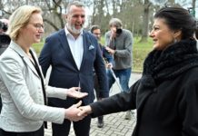 Katja Wolfs (l.) taktischer Wechsel von der Linkspartei zu Sahra Wagenknecht hat sich für sie maximal ausgezahlt, höchstwahrscheinlich wird sie sogar die bestimmende Figur in Erfurt.