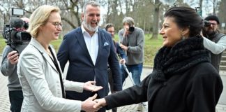 Katja Wolfs (l.) taktischer Wechsel von der Linkspartei zu Sahra Wagenknecht hat sich für sie maximal ausgezahlt, höchstwahrscheinlich wird sie sogar die bestimmende Figur in Erfurt.