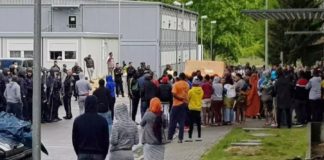 Dass sich „Flüchtlingsheime“ (Foto: Ankerzentrum in Regensburg) optimal als militärische Infrastruktur für eine „Hit and Run“-Taktik nach dem Muster des Hamas-Terrors am 7. Oktober in Israel anbieten, steht außer Frage.