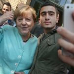 Ex-Kanzlerin Angela Merkel hat ihre Masseneinwanderungspolitik ab 2015 verteidigt und zugleich Kritik am aktuellen Kurs der CDU geübt. Sie sehe eine "Bringschuld" der Deutschen gegenüber Migranten.