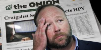 Die linke Satirezeitung "The Onion" hat sich laut US-Medienberichten im Bieterverfahren um "Infowars", die Plattform des US-Bloggers Alex Jones, durchgesetzt.