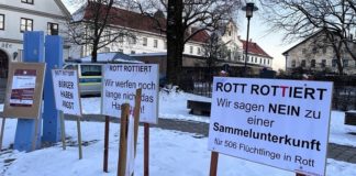 Immer mehr bayerische Gemeinden, wie hier Rott am Inn, protestieren gegen geplante Flüchtlingsunterkünfte in ihrer Nähe.