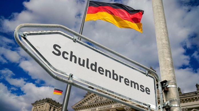 Die „Schuldenbremse“ soll verhindern, dass die nächsten Generationen in Deutschland mit den Zinsen und Amortisationen von Schulden belastet werden, die diese Generation übermäßig und verantwortungslos gemacht hat.