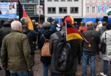 „Trotz steigender Umfragewerte sind die Positionierungen der AfD-Wählerschaft im Durchschnitt noch weiter nach rechts gewandert beziehungsweise verharren beim Themenbereich Zuwanderung in der bekannten Extremposition“, heißt es in einer Studie der Konrad-Adenauer-Stiftung.