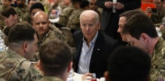 Bis zu Trumps Amtseinführung Mitte Januar gilt es, noch ein sehr gefährliches Zeitfenster zu überbrücken: Unter Biden wurden im Ukraine-Krieg Mittelstreckenraketen für den Einsatz weit ins russische Territorium freigegeben und Menschen verstümmelnde Landminen geliefert. 