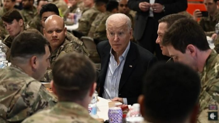 Bis zu Trumps Amtseinführung Mitte Januar gilt es, noch ein sehr gefährliches Zeitfenster zu überbrücken: Unter Biden wurden im Ukraine-Krieg Mittelstreckenraketen für den Einsatz weit ins russische Territorium freigegeben und Menschen verstümmelnde Landminen geliefert. 