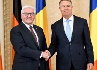 Brüder im Geiste: Steinmeier im Mai 2022 mit dem rumänischen Präsidenten Klaus Iohannis, der die Prä­si­den­ten­wahl in Ru­mä­ni­en annulieren ließ, nachdem in der ers­ten Wahl­run­de der EU-kritische Calin Ge­or­gescu gewonnen hatte.