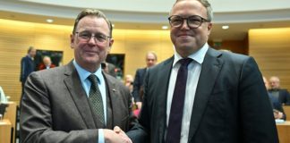 Die neue Thüringer Landesregierung ist faktisch eine Linkskoalition (BSW, SPD und inoffiziell Linke) mit einem von ihr tolerierten CDU-Ministerpräsidenten und dessen Partei.