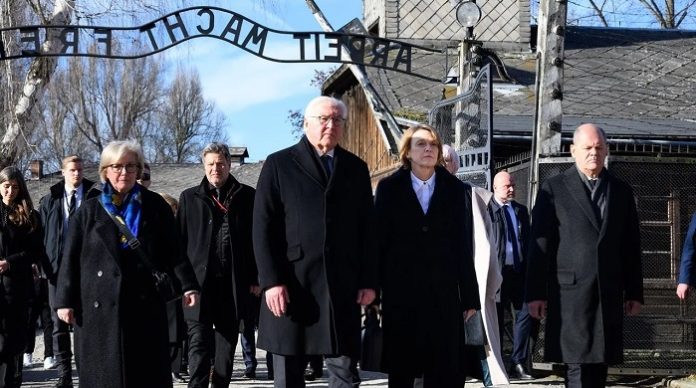 Die Gedenkfeier in Auschwitz am Montag war für Scholz, Steinmeier und Habeck nur die Bühne, um dem deutschen Volk zu verkünden: Ihr werdet nie frei von Erbschuld oder souverän sein - dafür werden wir auch in Zukunft sorgen!