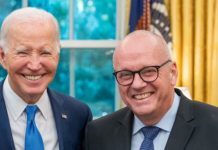 Der deutsche USA-Botschafter Andreas Michaelis (hier mit Noch-Präsident Joe Biden) wütet in einem Schreiben an Annalena Baerbock gegen Donald Trump.