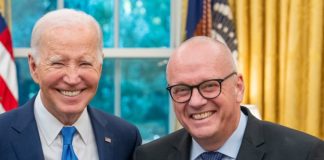 Der deutsche USA-Botschafter Andreas Michaelis (hier mit Noch-Präsident Joe Biden) wütet in einem Schreiben an Annalena Baerbock gegen Donald Trump.