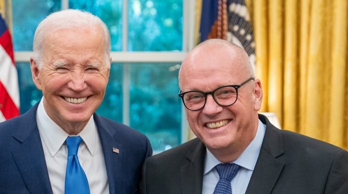 Der deutsche USA-Botschafter Andreas Michaelis (hier mit Noch-Präsident Joe Biden) wütet in einem Schreiben an Annalena Baerbock gegen Donald Trump.