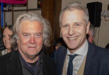 Petr Bystron (r.) hat über Jahre hinweg zusammen mit konservativen Kräften in den USA, wie dem ehemaligen Trump-Berater Steve Bannon (l.), an einem guten deutsch-amerikanischen Verhältnis gearbeitet.