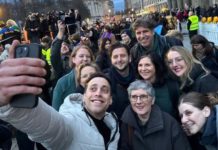 Geschmacklos: Drei Tage nach Aschaffenburg macht die Grünen-Spitze Grinse-Selfies auf ihrer Gegen-Rechts-Demo in Berlin, die in Wahrheit eine „Wir wollen, dass alles so bleibt"-Demo“ ist.