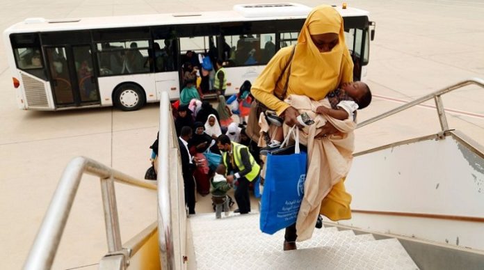 Einen Erfolg hätte die Remigration nur, wenn sie freiwillig erfolgen würde. Freiwillig aber werden die Asylbewerber nicht gehen, solange es ihnen in Deutschland auch ohne Arbeit viel besser geht als in ihrem Herkunftsland (Symbolbild).