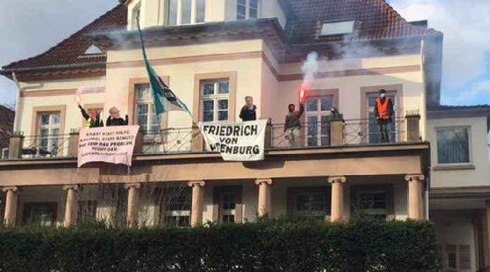 Die linksextreme Antifa hat am Freitagnachmittag die Geschäftsstelle des CDU-Kreisverbands Hannover gestürmt.