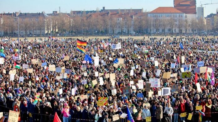 Staatsdemo gegen Rechts am 8. Februar auf der Theresienwiese in München.