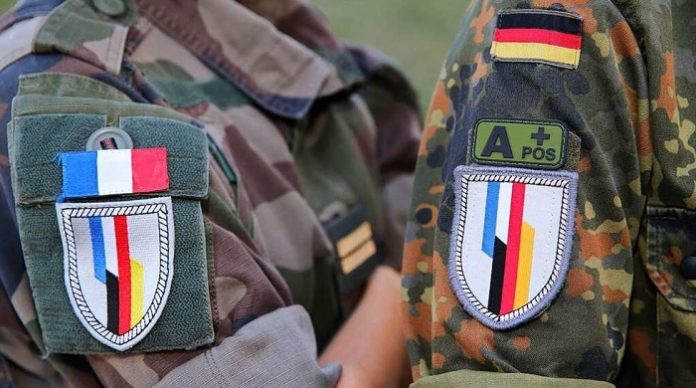 Die Deutsch-Französische Brigade (DF-Brigade) wird als Hebel für eine vermeintliche Souveränität hochstilisiert – ein Ansatz, der geopolitische Realitäten ausklammert und an den Illusionen europäischer Eliten klebt.