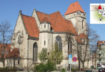 In der evangelischen Lutherkirche in Hannover wird jetzt ein "Soccer-Court" aufgebaut, wo Pastoren und Diakone aus Hannover und Braunschweig beim Fußball ihre Kräfte messen.