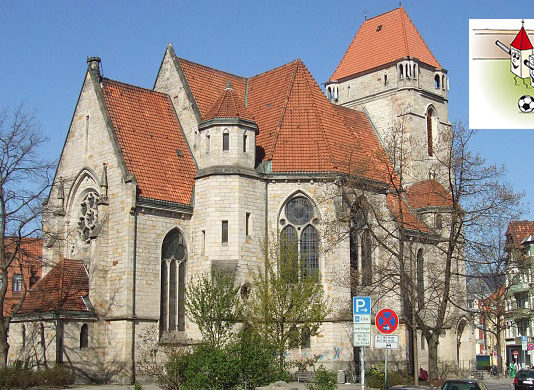 In der evangelischen Lutherkirche in Hannover wird jetzt ein "Soccer-Court" aufgebaut, wo Pastoren und Diakone aus Hannover und Braunschweig beim Fußball ihre Kräfte messen.