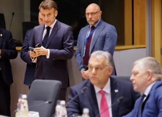 Selbst der slowakische Premier Robert Fico (r.), einst Verbündeter Ungarns, ließ Orbán beim Gipfel am Donnerstag in Brüssel allein.