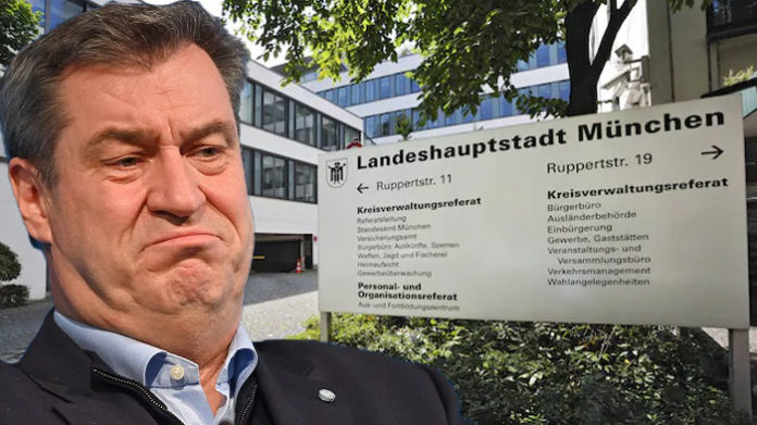 Markus Söder hat es kalt erwischt: Während er bei den Koalitionsverhandlungen in Berlin migrationspolitisch große Töne spuckt, verkaufen bayerische Verwaltungsleute Aufenthaltstitel an Asylbewerber gegen Schmiergeld.