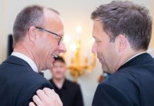 Bester Laune nach dem geglückten Billionen-Staatsstreich auf Kosten des deutschen Steuerzahlers: Friedrich Merz und Lars Klingbeil.