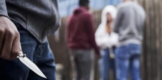 In vielen Schulen ist Gewalt längst Alltag. Aber niemand will sagen, woher sie kommt.