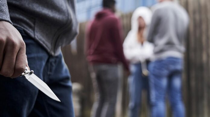 In vielen Schulen ist Gewalt längst Alltag. Aber niemand will sagen, woher sie kommt.