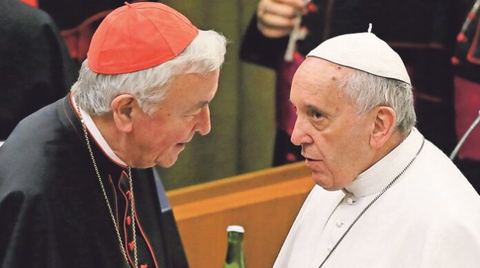 Als möglichen Nachfolger des am Montag verstorbenen Papst Franziskus wird Kardinal Gerhard Ludwig Müller (l.) gehandelt, der mit Benedikt XVI. gemeinsam hat, Präfekt der Kongregation für Glaubensfragen gewesen zu sein.