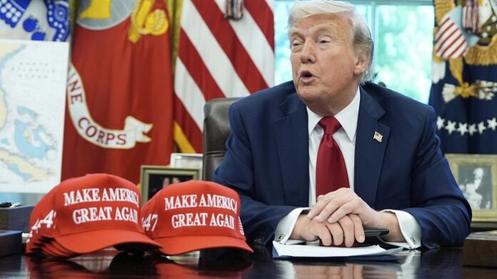Außenpolitiker von CDU und SPD haben den Friedensplan von US-Präsident Donald Trump für die Ukraine scharf kritisiert. Sigmar Gabriel sagte, Amerika wolle sich „aus dem Staub machen und aus der Verantwortung stehlen“.