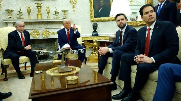 Donald Trump (hier beim Treffen mit Bibi Netanjahu im Weißen Haus) hat der EU ein Ultimatum gestellt: 350 Milliarden Dollar für amerikanische Energie oder die Strafzölle bleiben.